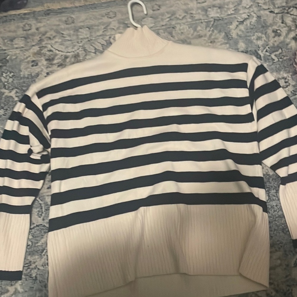 Zara. Size medium. Color cream and black.